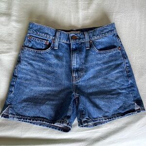 Madewell RELAXED MID-LENGTH
Denim Shorts